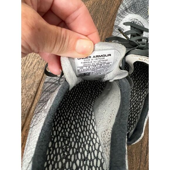 Unisex Under Armour HOVR Shakedown Track Shoes Gray w Gold Spikes & Logo M7.5 W9 - Picture 10 of 10